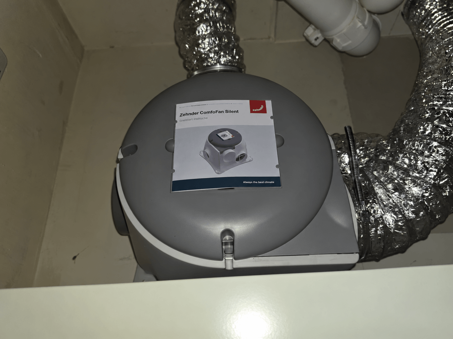 Ventilatie-unit met netjes weggewerkte kabels
